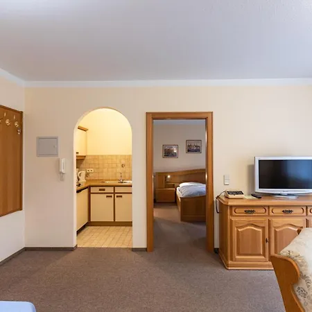 アパートホテル Appartementhaus Kastanie